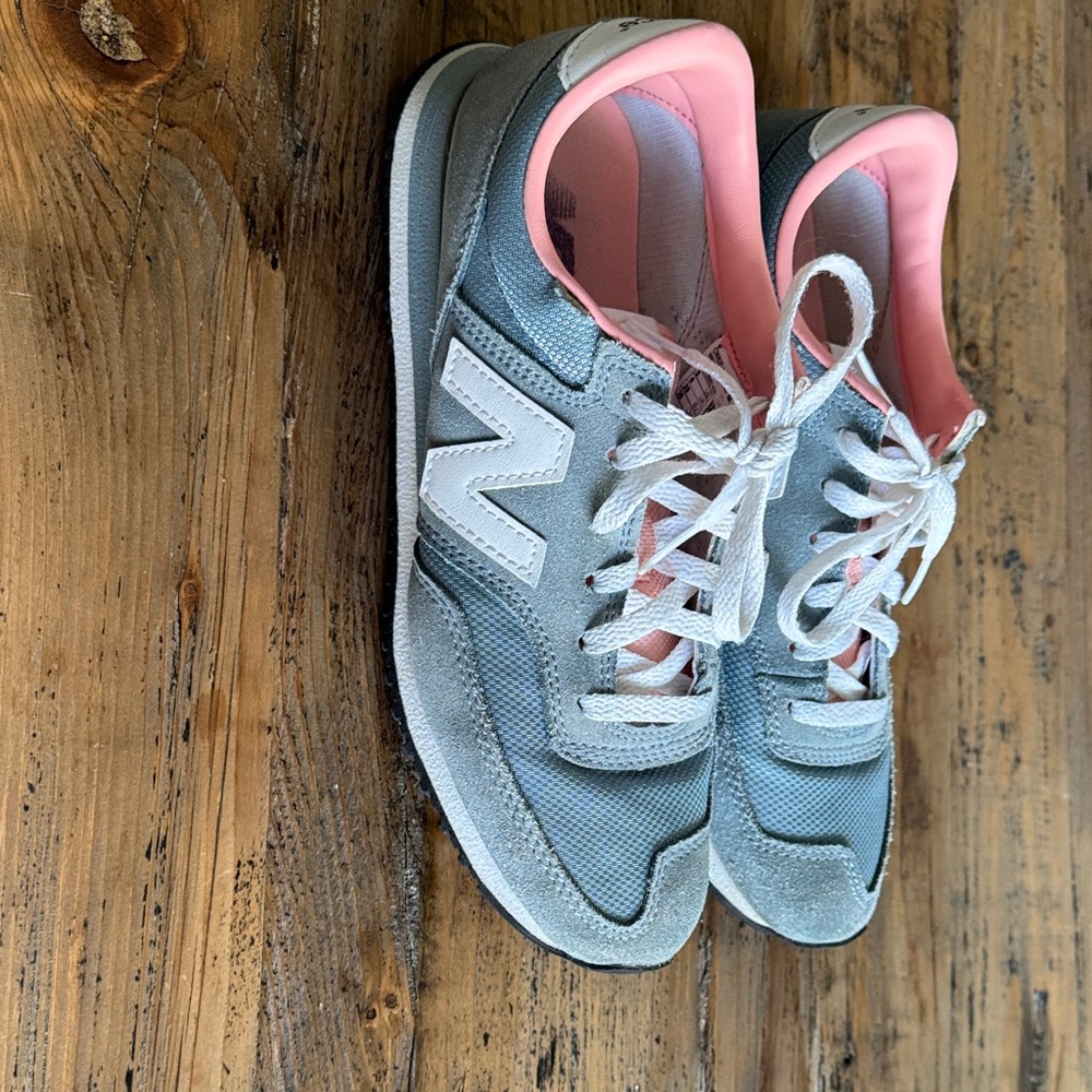 New Balance Women's Sneakers in Gray and Pink
